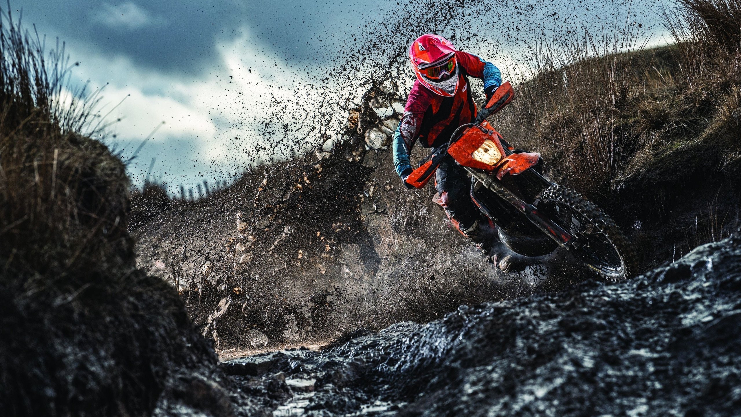 英超临门一脚：奇迹进球点燃现场激情，英超精彩进球集锦