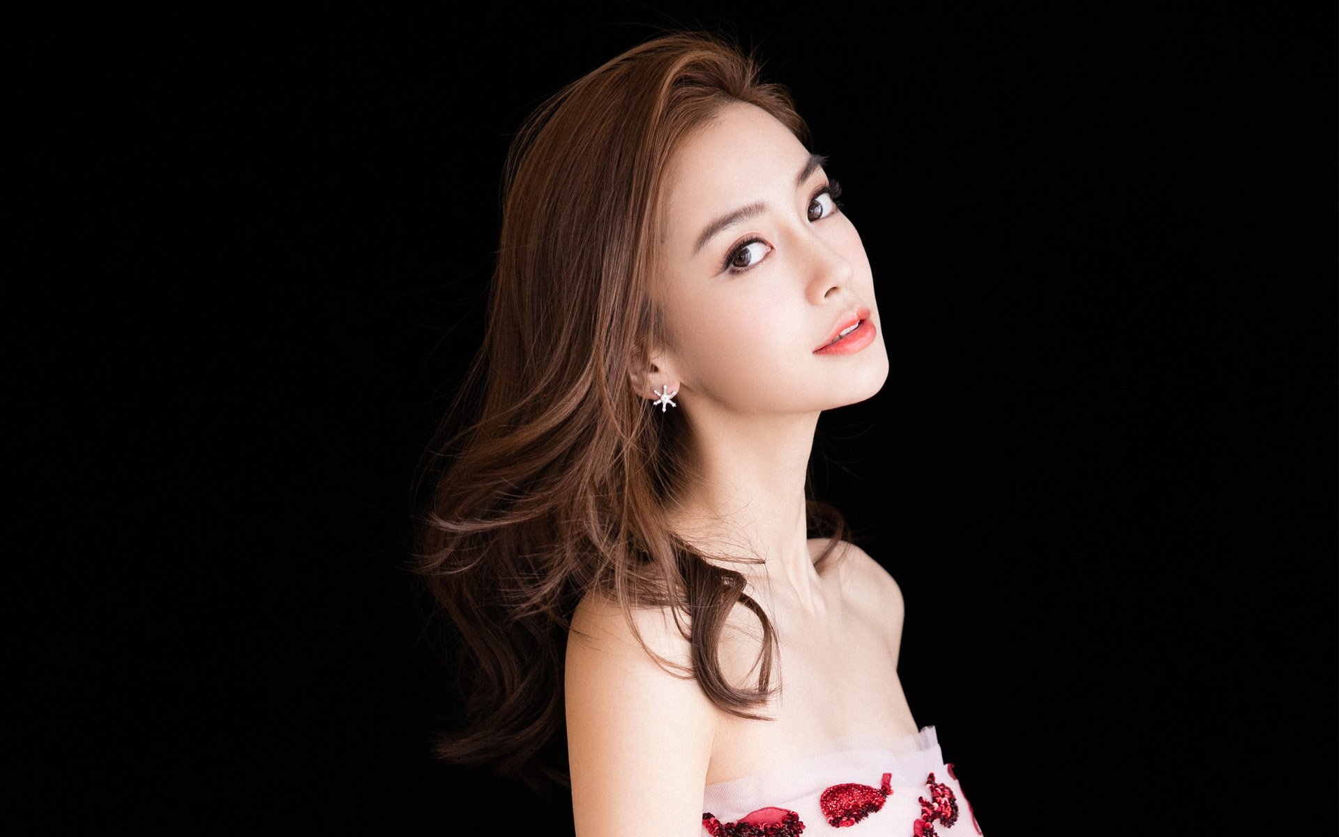 国际交流推动：跨国比赛增进友谊，跨越国际的友谊例子